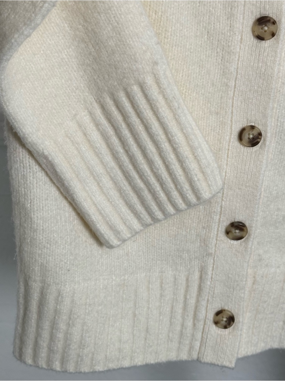 Abercrombie Cream Button-Front Women's Sweater Cardigan small NWT - Picture 4 of 4
